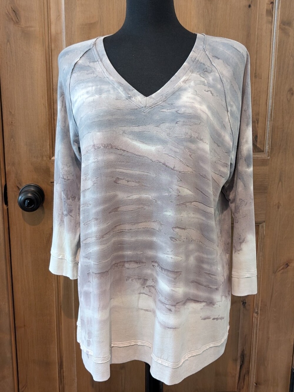 Soft Surroundings Women's V-neck 3/4 Sleeves T-shirt Top Soft Pastel Colors Sz L